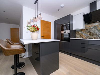 Kitchen/ Dining Room
